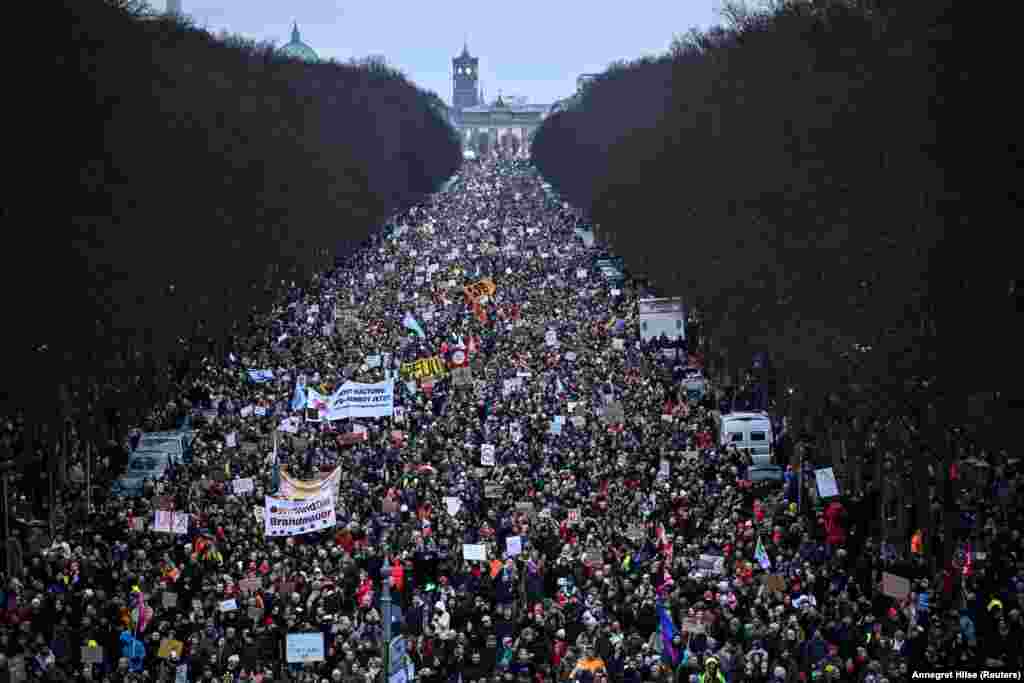 Pamje nga lart e protestës në Berlin.