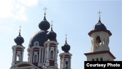 Vedere a mânăstirii restaurate Curchi