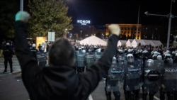 Protesti protiv vlasti u Srbiji praćeni šovinističkim skandiranjima