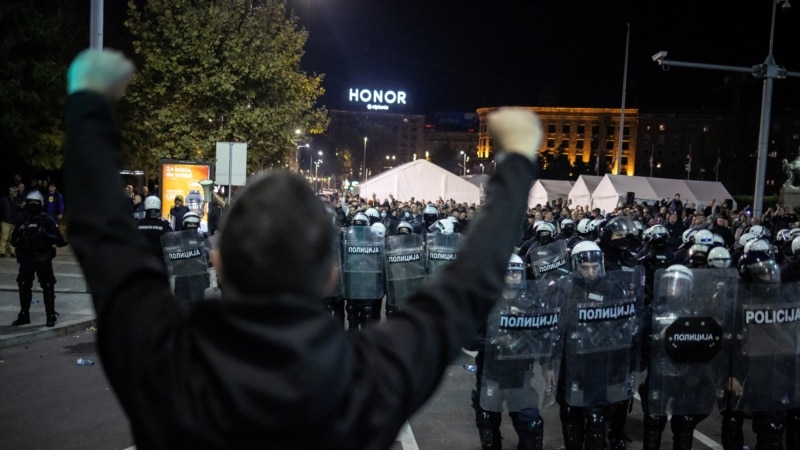 Protesti protiv vlasti u Srbiji praćeni šovinističkim skandiranjima