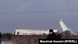 Фото з місця падіння літака в аеропорту Алмати, 27 грудня 2019 року