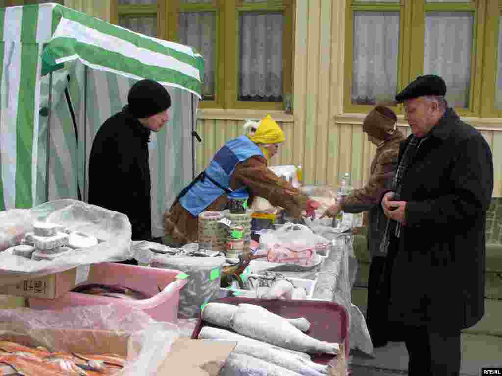 Буфет біля виборчої дільниці у Сімферополі