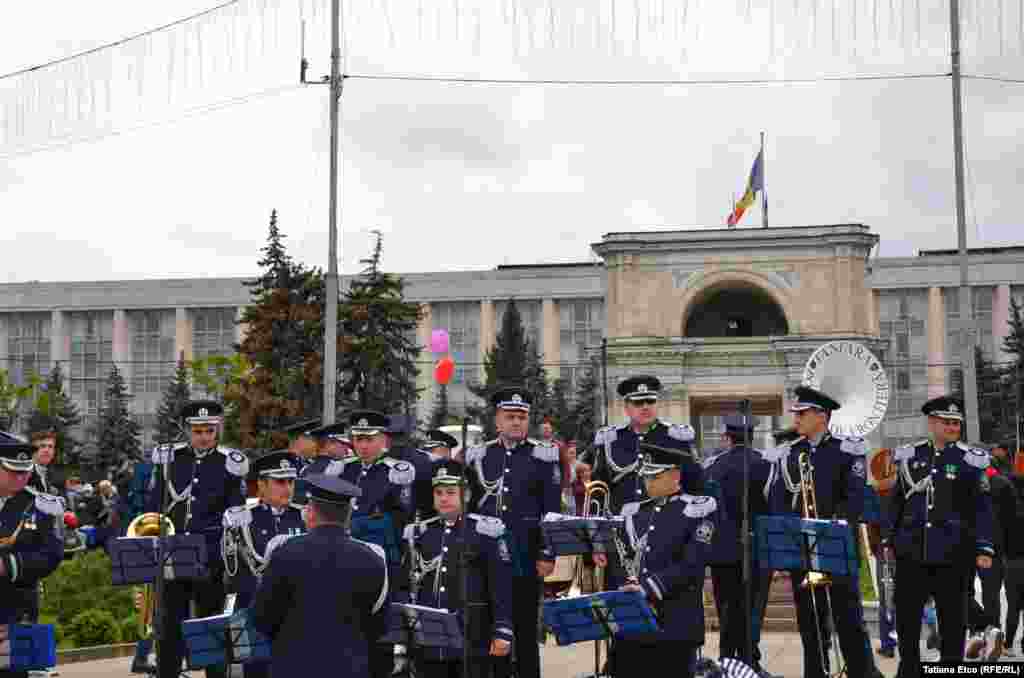 La manifestația partidului de guvernare PDM