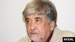 Сурат Икромов 2002 йилда Ўзбекистон Мустақил инсон ҳуқуқлари ҳимоячилари ташаббус гуруҳига асос солган эди. 