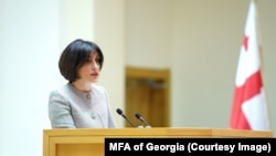 Министр иностранных дел Мака Бочоришвили в парламенте. 15 апреля, 2026 г. 
