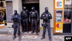 Полицаите са претърсили над 20 адреса в Берлин.