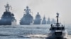 شماری از کشتی‌های جنگی روسیه در خلال مراسم رژه ناوگان دریایی روسیه در تابستان ۹۸