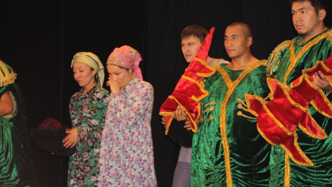 Жұма кеуделері