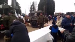 Еда вместо войны: в Севастополе военную технику вытеснила полевая кухня (видео)