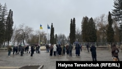 Ožalošćeni se okupljaju na Ličakivskom groblju u Lvivu.