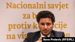 "Po procjenama pojedinih uglednih međunarodnih institucija, Crna Gora godišnje izgubi oko 150 miliona eura zbog korupcije, što je ekvivalentno izgradnji sedam bolnica ili 150 vrtića", Dritan Abazović, crnogorski vicepremijer, tokom jedne od diskusija Nacionlanog savjeta za borbu protiv korupcije 21. aprila 2021.