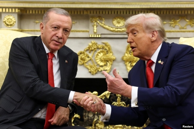 Президент США Дональд Трамп та президент Туреччини Реджеп Таїп Ердоган зустрілися у Білому домі у Вашингтоні, США, 25 вересня 2025 року