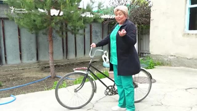 Жаш-кары дебей велосипед тепкен айылдыктар