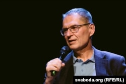 Пачобут адказвае на пытаньне