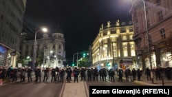 Danima unazad u gradovima Srbije se organizuju antivladini protesti uz nerede i sukobe demonstranata i vladinih pristalica i policije.