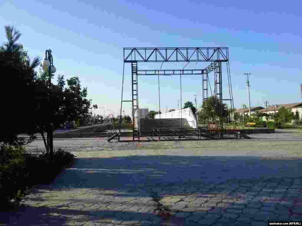 Galla baýramyndan galan desgalar