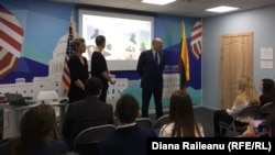 Kęstutis Kudzmanas (dr.), ambasadorul Lituaniei în R. Moldova, la deschiderea expoziției