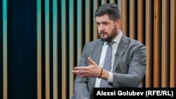 Ministrul Energiei, Dorin Junghietu, în studioul Europei Libere (arhivă) 