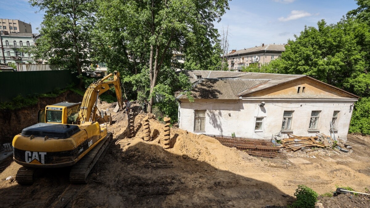 Кличко і Ткаченко обмінялися звинуваченнями через знесення будинку Барбана в Києві