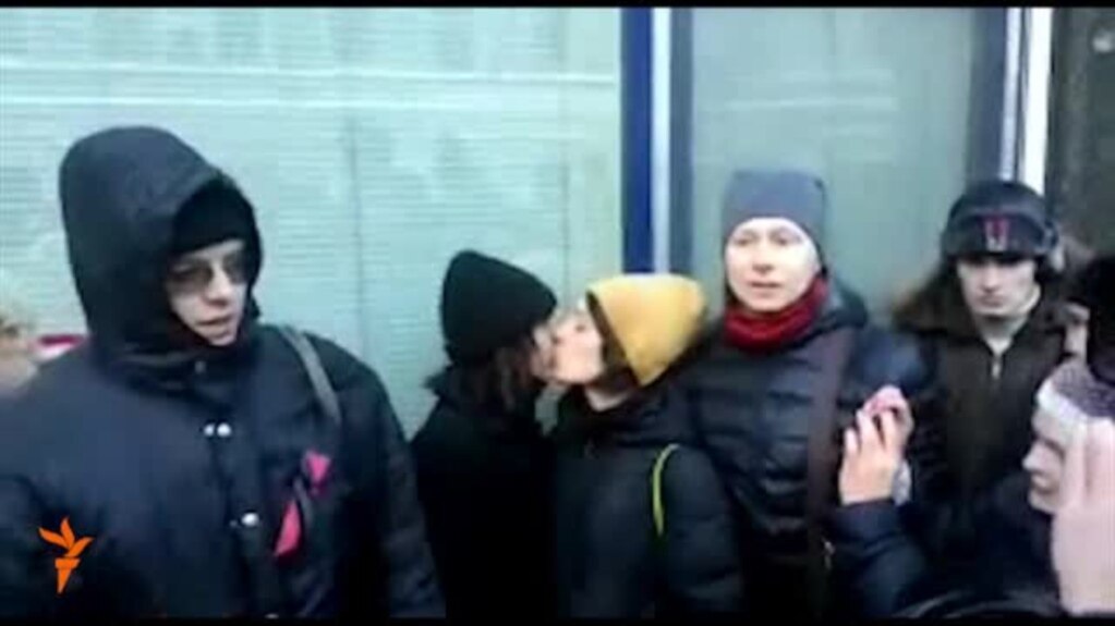 Столкновения ЛГБТ-активистов, их противников и полиции у Государственной Думы