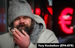 A homeless man on the streets of Moscow. (file photo)
