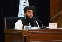 Представитель «Талибана» Забиулла Муджахид выступает на пресс-конференции в Кабуле 7 сентября 2021 года.