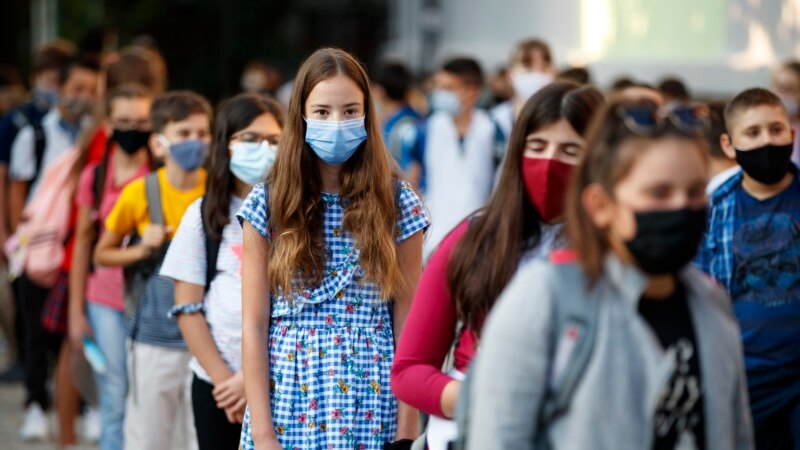 Rreth 373 arsimtarë, nxënës dhe personel nëpër shkolla, të infektuar me koronavirus  