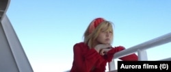 Релокантка Маргарита тоскует по родине в фильме "Русская зима"