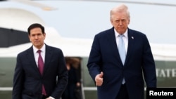 دونالد ترامپ و مارکو روبیو رئیس‌جمهور و وزیر خارجۀ ایالات متحده در آستانه پرواز به فلوریدا