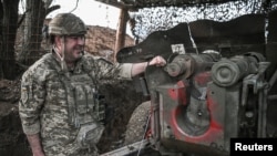 Військовий 260-ї Запорізької окремої бригади територіальної оборони веде вогонь із гаубиці Д‑20 на Запоріжжі, 9 квітня 2026 року