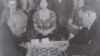 Алехин и Боголюбов на турнире в Зальцбурге в 1942 г. В центре Грей Висхар. Фото из архива А. Котова