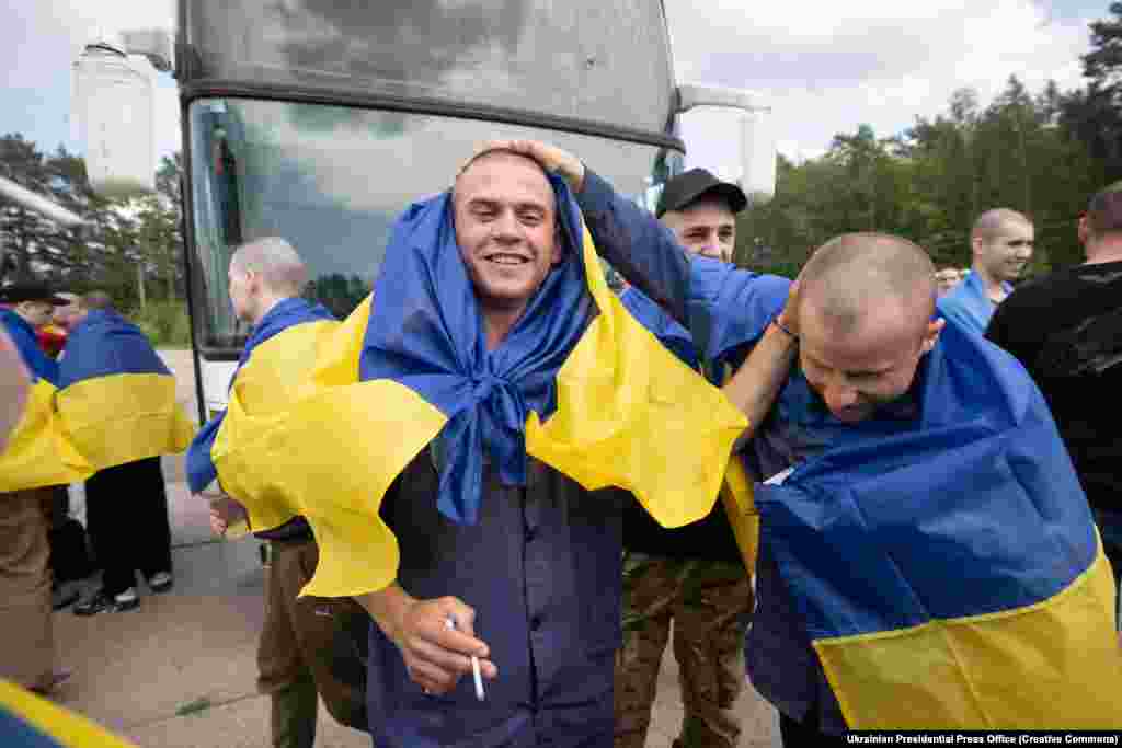 Омбудсман Дмитро Лубінець зазначив, що переважна більшість звільнених перебували в полоні з 2022 року