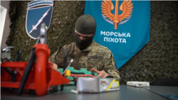 У майстерні 310-го полку РЕБ 30-го корпусу морської піхоти досліджують збиті російські безпілотники – від FPV до «Шахедів»