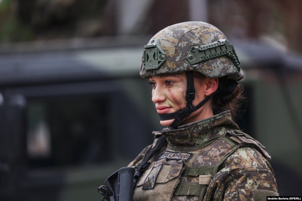 Një pjesëtare e FSK-së. 