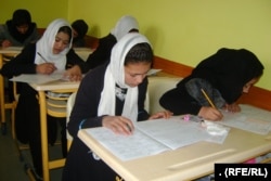 Afganistanske učenice u školi koju je izgradio Švedski komitet za Afganistan.