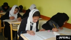 دانش آموزان در یک آموزشگاه کمیته سویدن در شهر شبرغان - عکس از آرشیف