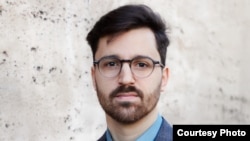 "Izborni rezultat oslikava da je srpsko društvo polarizovano. Međutim, ne u odnosu 50 prema 50, nego u sistemu koji nije fer i nije pravedan", kaže Nikola Xaviereff-Weckwerth iz Nemački saveta za spoljne odnose.