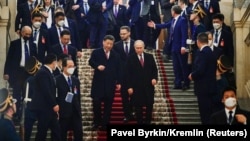 Си Дзинпин и Владимир Путин по време на срещата си в Москва.