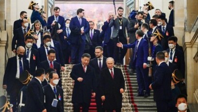 Порно күйеуі әйелін трахнатта ұстады Интернеттегі сарай порно