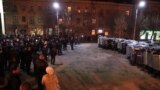 Ciocniri între protestatari și poliție în fața Consulatului rus de la Gyumri