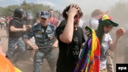 Столкновения сторонников и противников прав сексуальных меньшинств в Санкт-Петербурге, июнь 2013 года. Иллюстративное фото. 