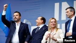  Матео Салвини, Силвио Берлускони и Джорджа Мелони по време на заключителния протест на предизборната акция 