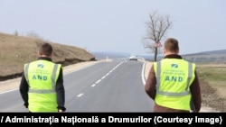 Administrația Națională a Drumurilor este întreprinderea de stat cu cele mai importante active – 20,3 miliarde de lei. Imagine simbol: recepția la terminarea lucrărilor de îmbunătățire a îmbrăcămintei rutiere pe două sectoare de drum regional din raionul Telenești, martie 2026