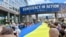 У Брюсселі у День Державного прапора України біля Європарламенту розгорнули 30-метровий стяг, 23 серпня 2026 року