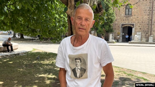 Веселин Апостолов