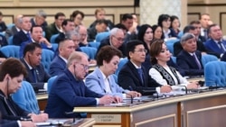 Экс-депутаттар немен айналысады? 