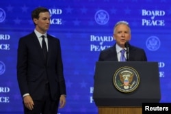 Kushner (majtas) dhe Witkoff.