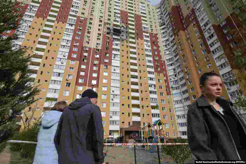 Будинок в Подільському районі Києва, російський дрон влучив в квартиру, 16 квітня 2026 року