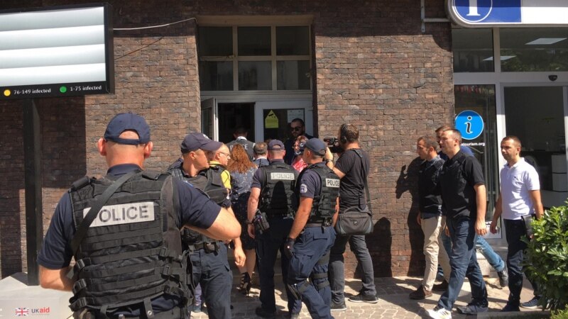 Arrestohen dhjetë zyrtarë komunalë në Kosovë