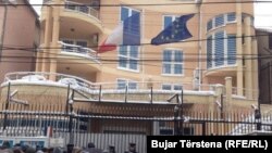 Вэтэраны косаўскай вайны пратэстуюць у Прышціне супраць арышту свайго палявога камандзіра.